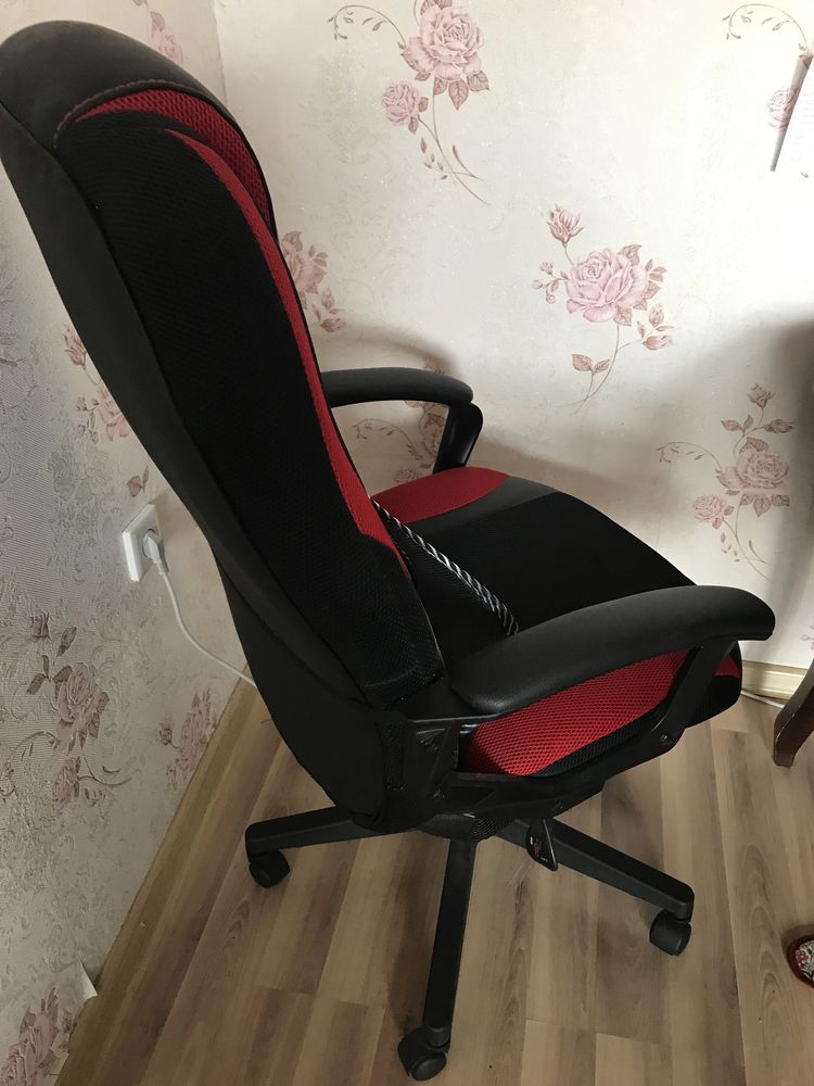 Продам кресло игровое и для роботы дома