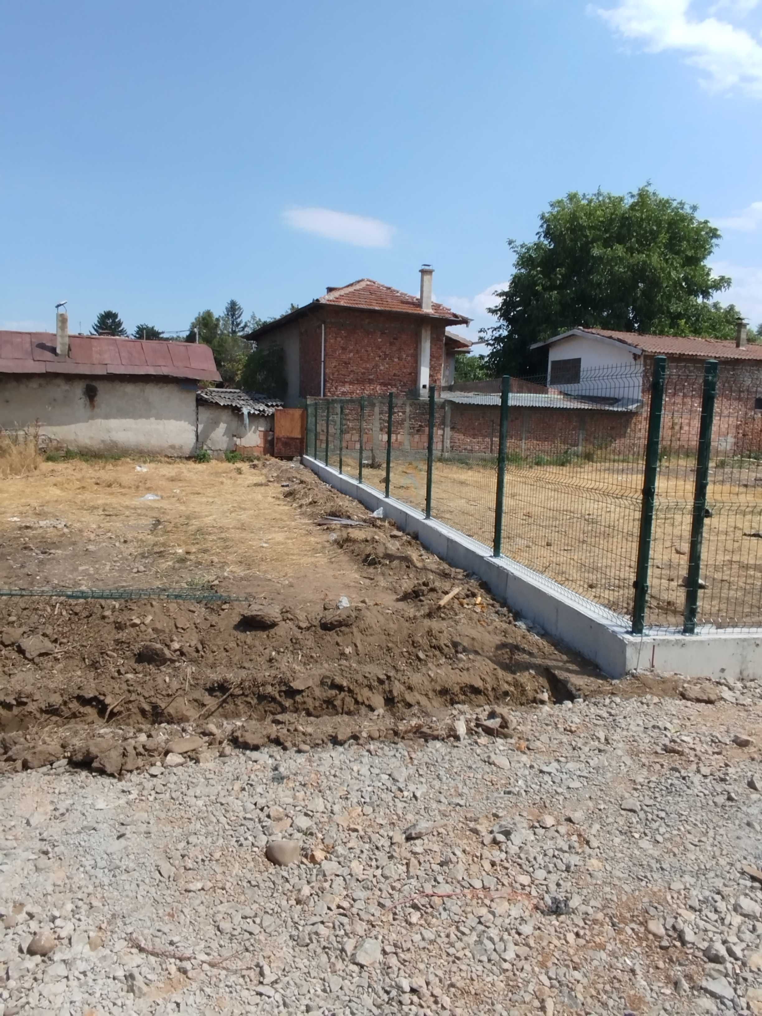 Изграждане Огради и бетонни площадки