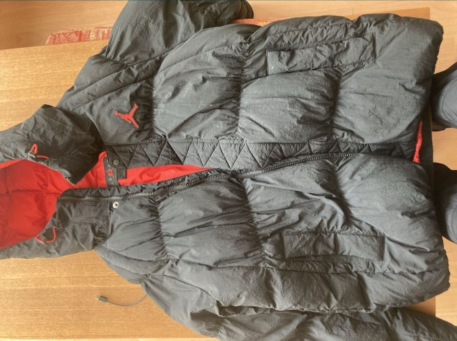 Здравейте продавам яке Jordan размер S