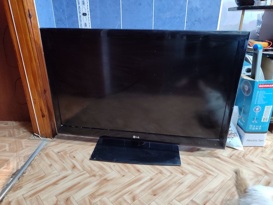На запчасти телевизор lg 42el5300