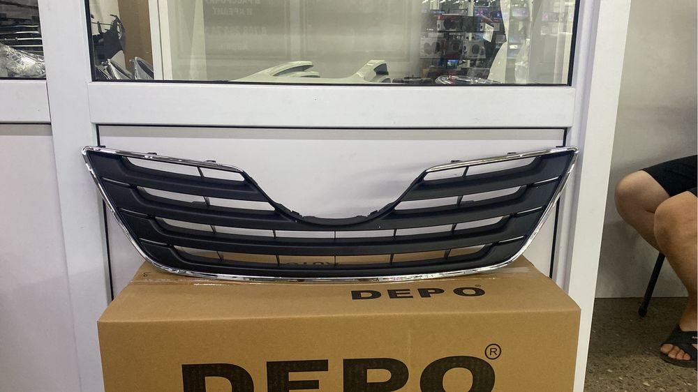 Решетка радиатор на Камри 40