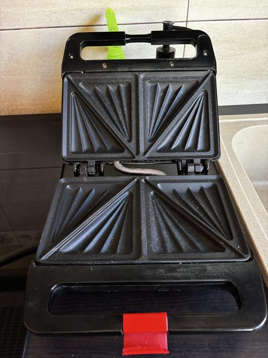 Sandwich maker, stare bună, funcțional