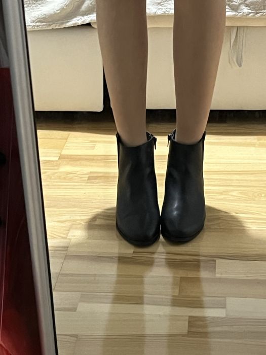 Botine scurte negre marimea 40