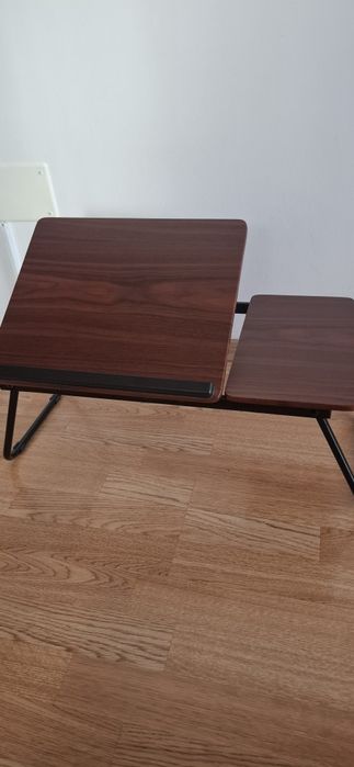 Vând măsuță laptop