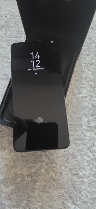 Samsung Galaxy S21 plus.