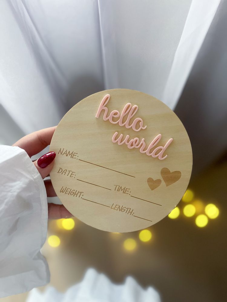 Дървена табелка Hello World за новородено бебенце
