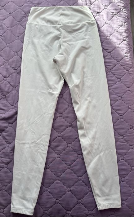 Бял клин на Oysho