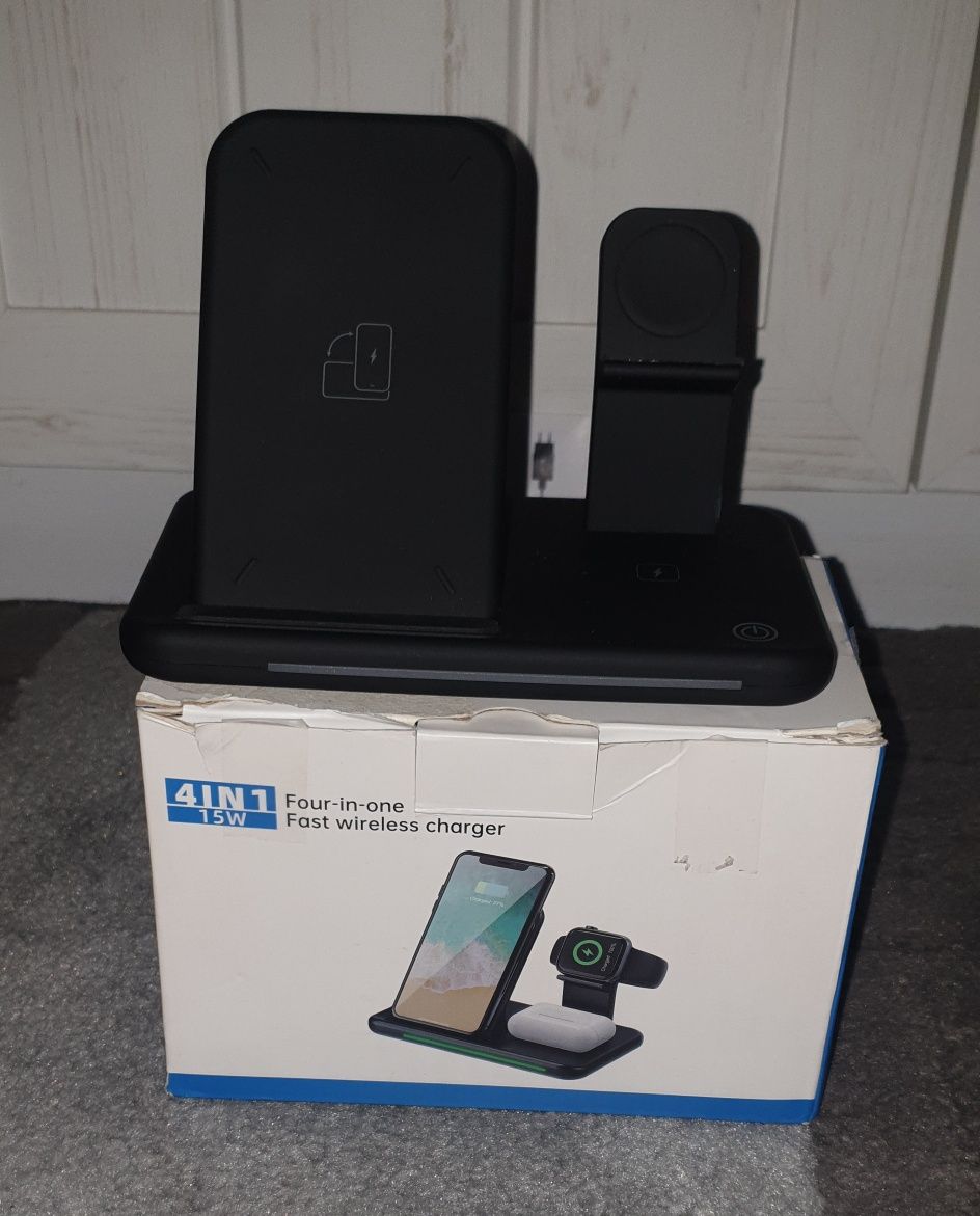 Безжично зарядно за  Iphone 4 в 1
