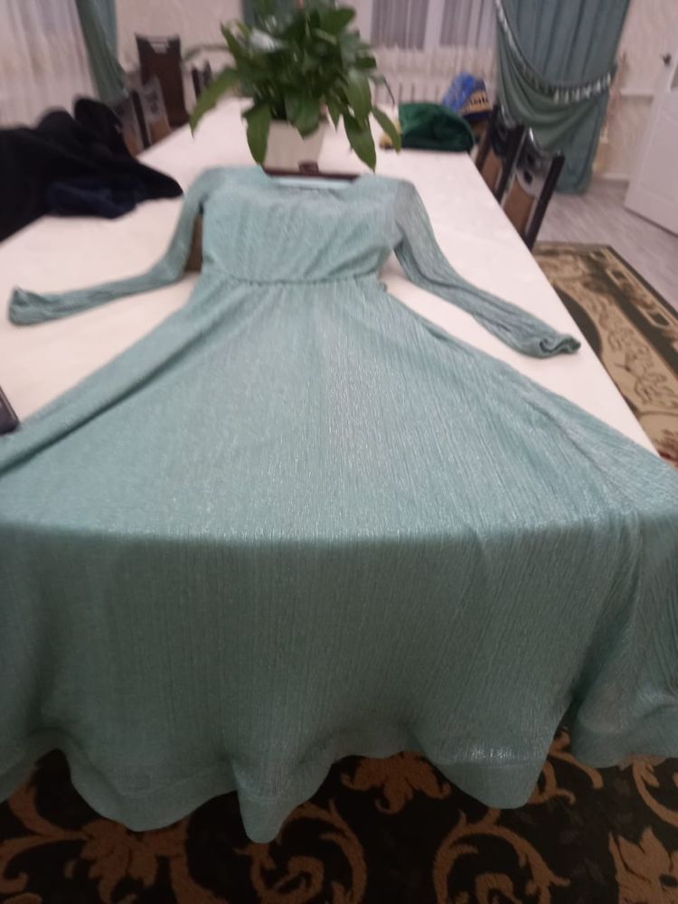 Продам шикарное платье 7000тг