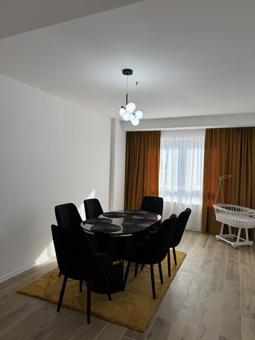 Masa rotunda cu 6 scaune