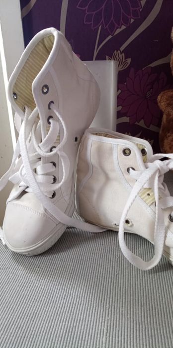 Бели кецове Дизел, 39ти номер, носени съвсем малко