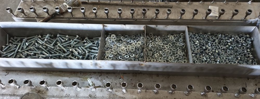 Suruburi M8x40 + saibe plate/grower + piulite – lot complet