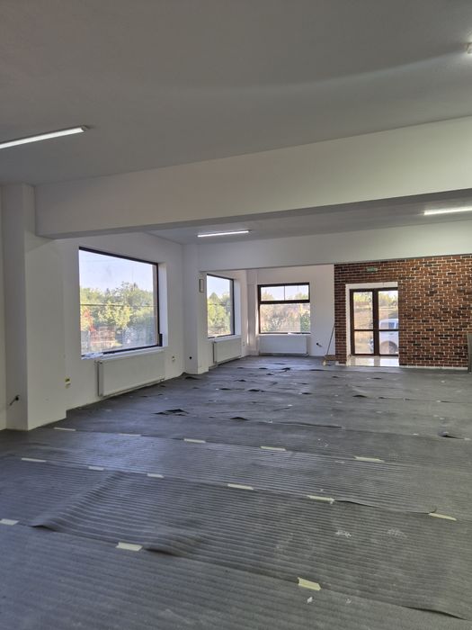 DE ÎNCHIRIAT - Spațiu comercial