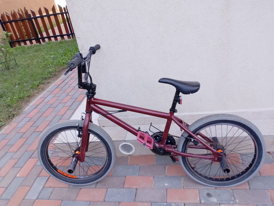 Vând bicicleta Btwin BMX