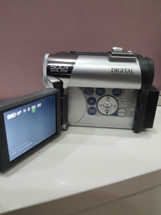 Продавам оригинална японска цифрова камера Panasonic