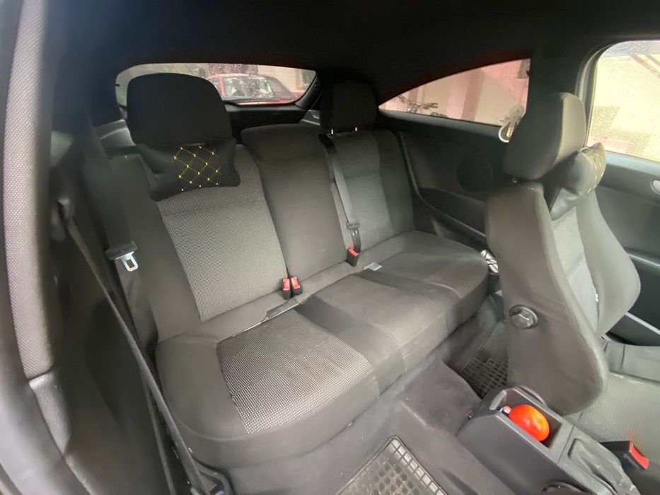 Vand sau dezmembrez opel