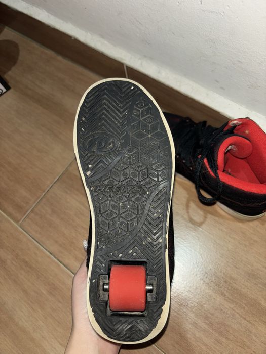 Pantofi cu rotile pt copii