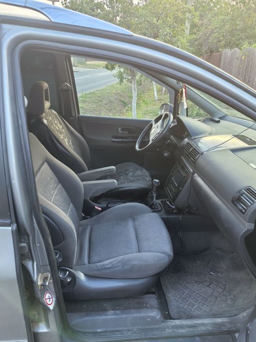 Vând vw sharan 2004