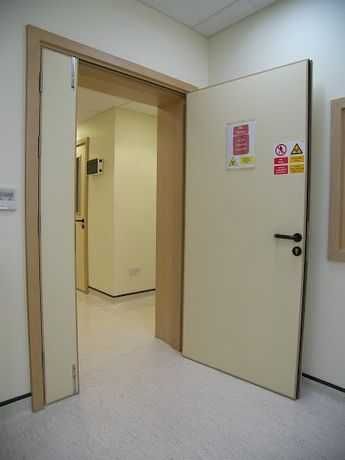 Uși placate cu plumb pentru cabinete radiologie – protecție garantată!