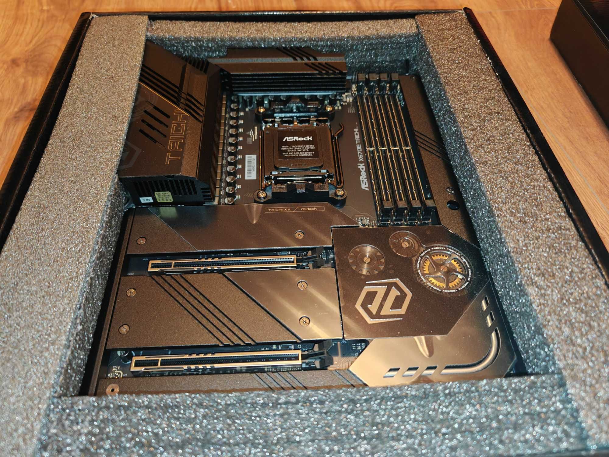 НОВА ! Дънна платка ASRock X670E Taichi AM5