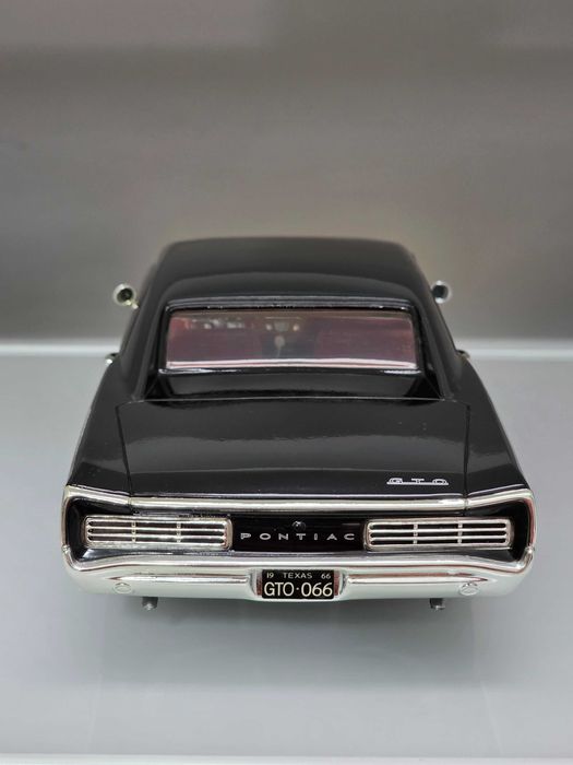 Macheta Auto 1/18 ERTL 1966 Pontiac GTO Black Red