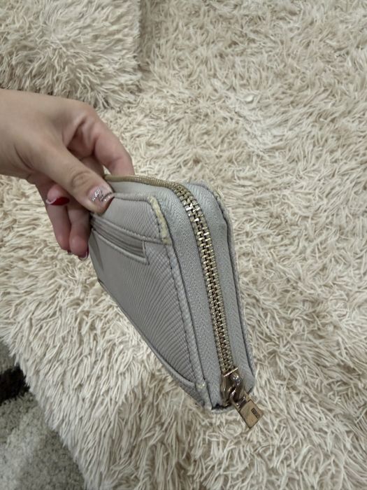 Дамски портфейл на Guess