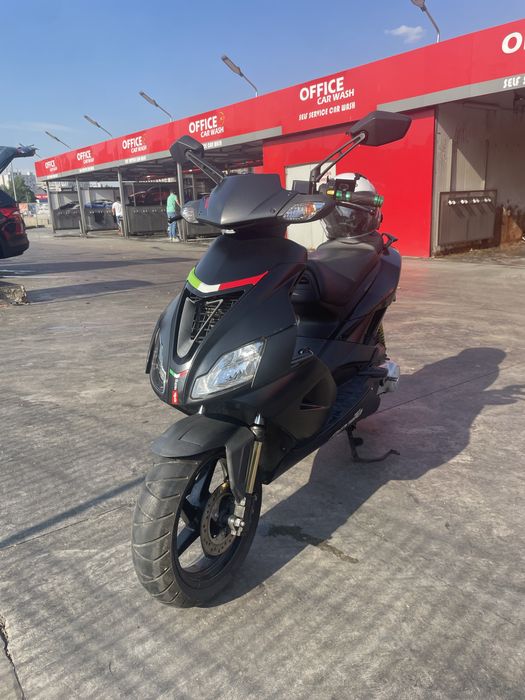 Aprilia SR 50 R 2019 – Scuter sport, 2T, în stare perfectă!
