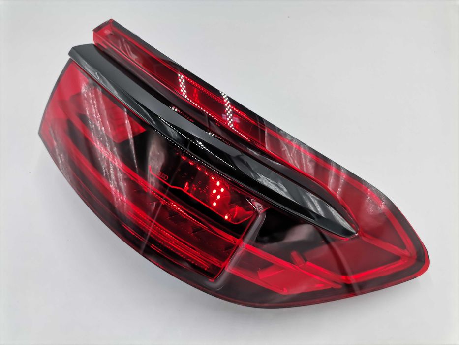 Нов 4N0945208L Audi S8 A8 4N D5 OLED Десен Стоп