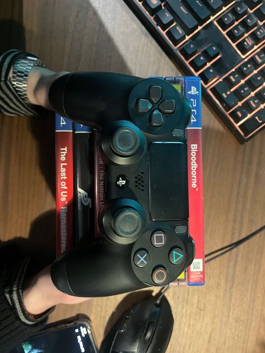 Playstation 4 slim 500gb + 8 игри + controller