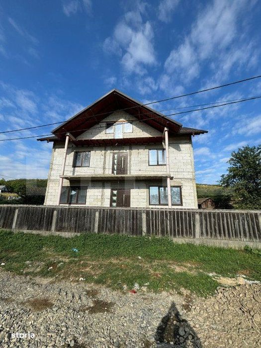 Casa individuala 240mp, semifinisat, loc.Dolhasca