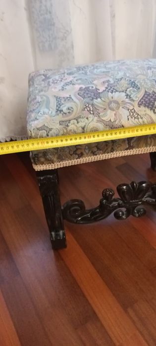 Scaun vechi din lemn