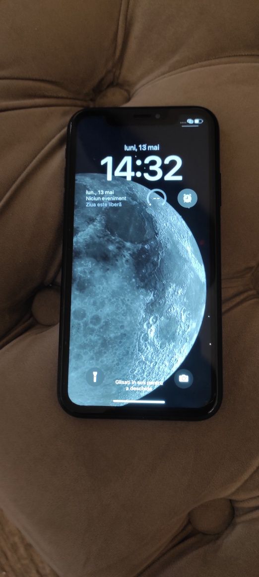 Vând iPhone xr .