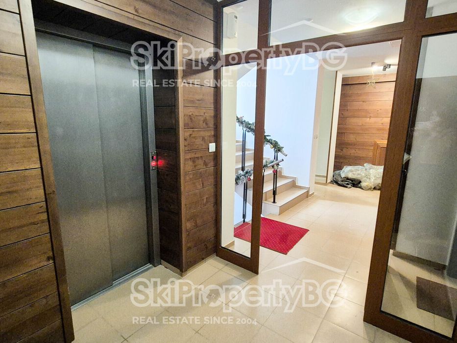 Двустаен апартамент с камина, с паркомясто и без такса поддръжка!