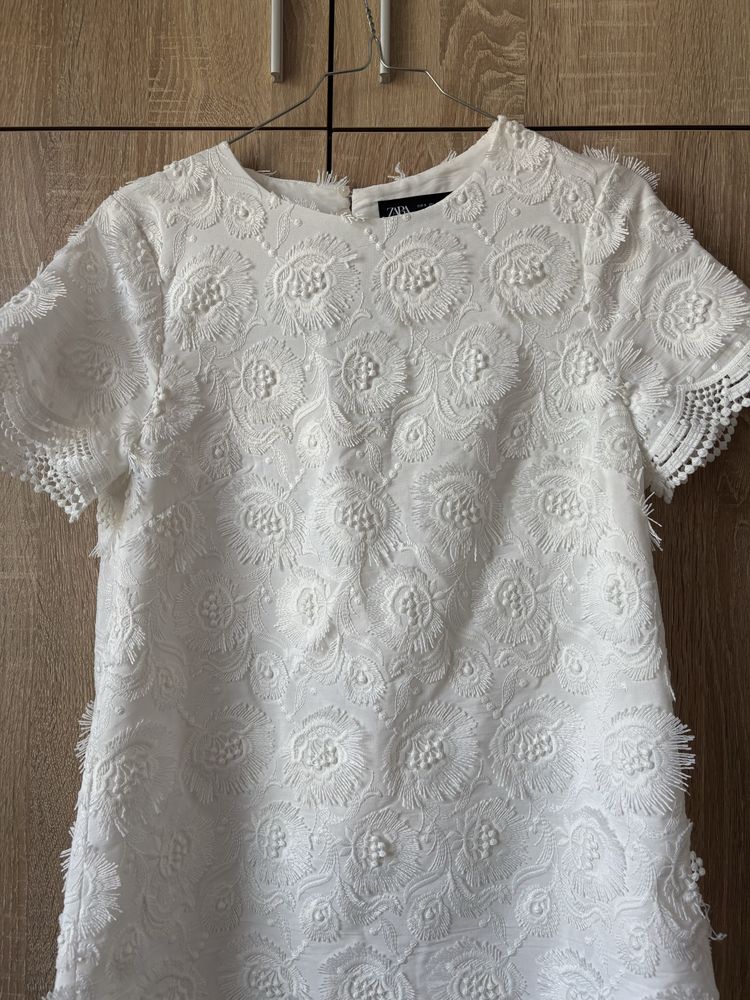 Нова бяла рокля Zara, размер С