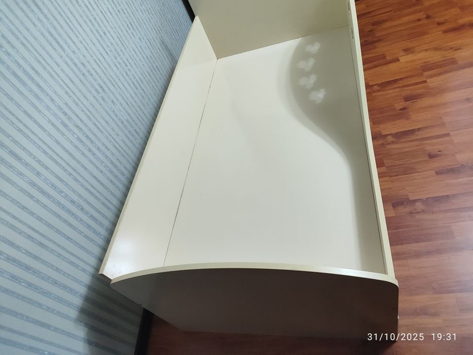 Yosh bolalar krovati