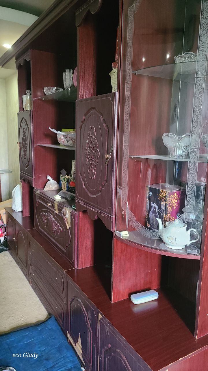 Сервант почти даром. Стенка, сервант