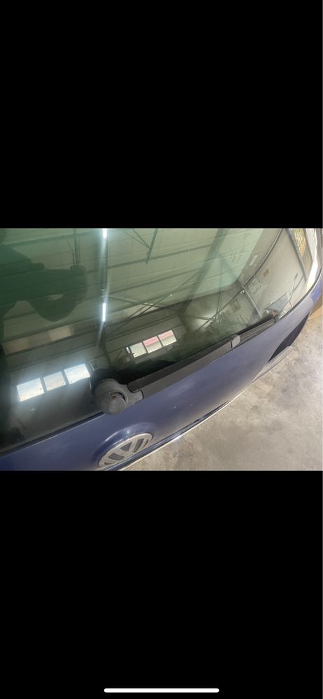 Haion + luneta Volkswagen Passat b6 kombi mic defect