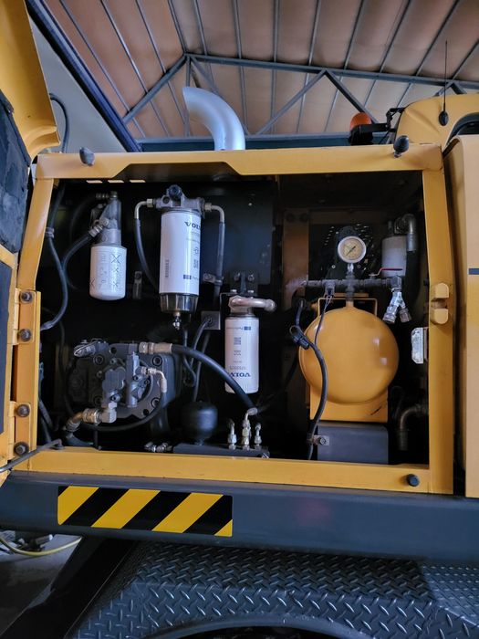 Karea dan Volvo 145 zurlari keldi