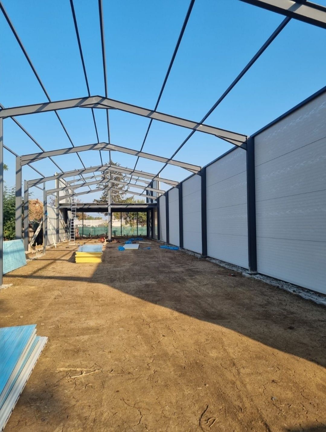 Vand hala pe structura metalica diferite dimensiuni calitate superioar