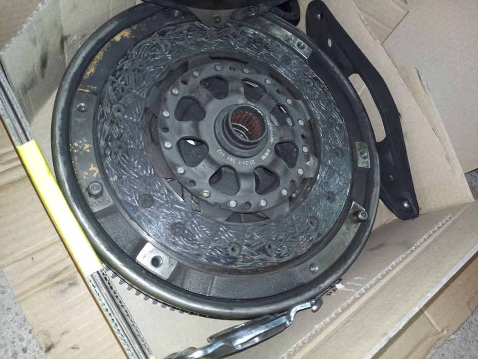 Vând kit ambreiaj+volantă