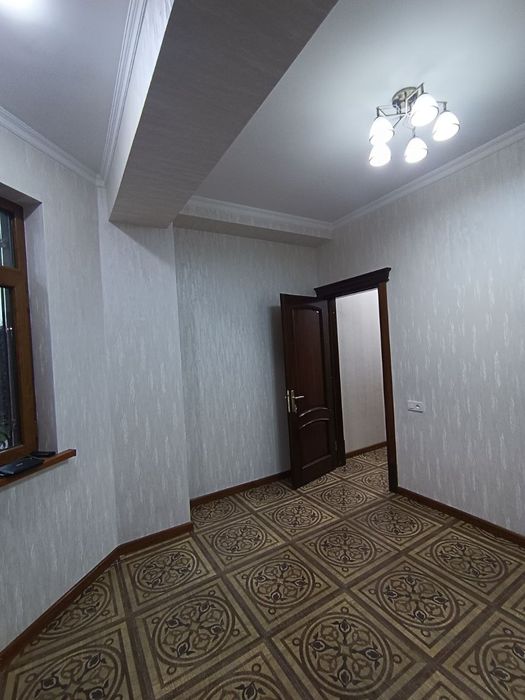 Паркентский. 3/1/9 трёх комнатная первый этаж