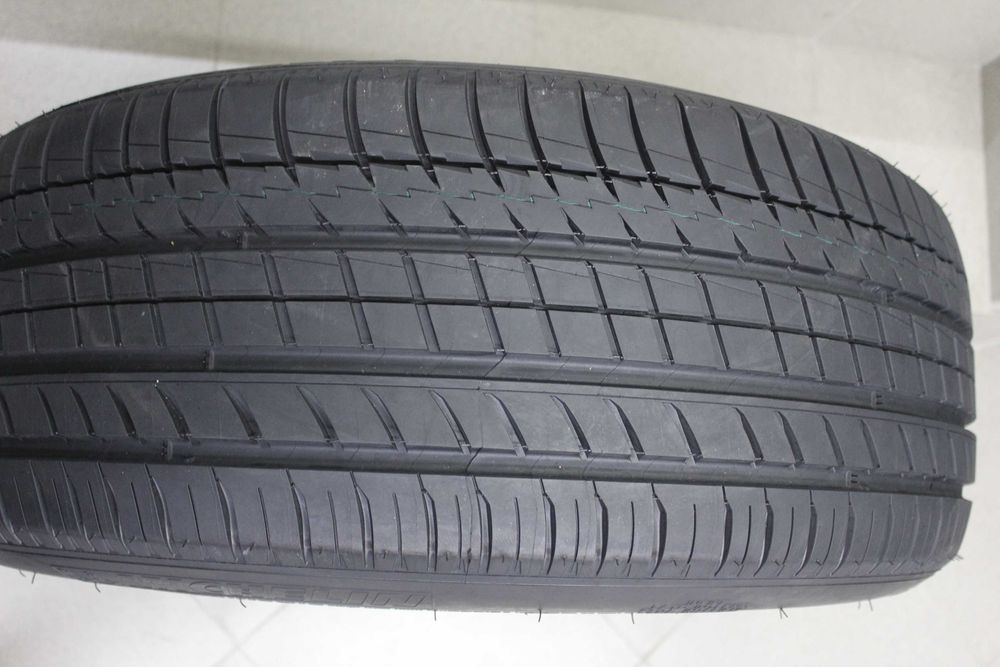 275/45-21 Michelin