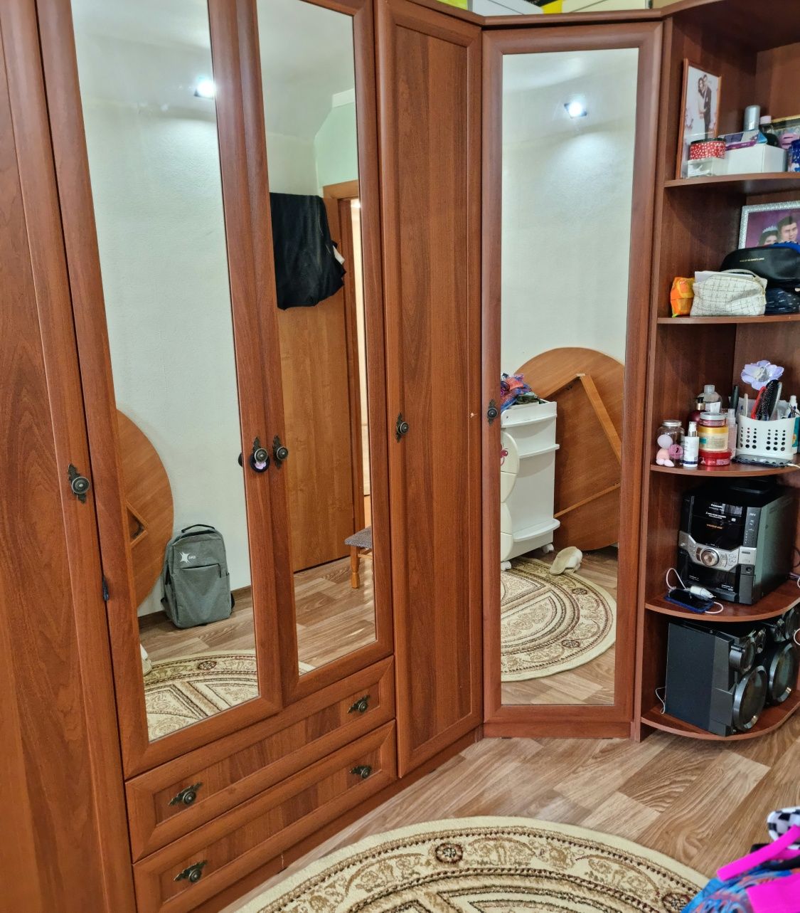 Продам шифоньер 4 дверный и угловой шкаф