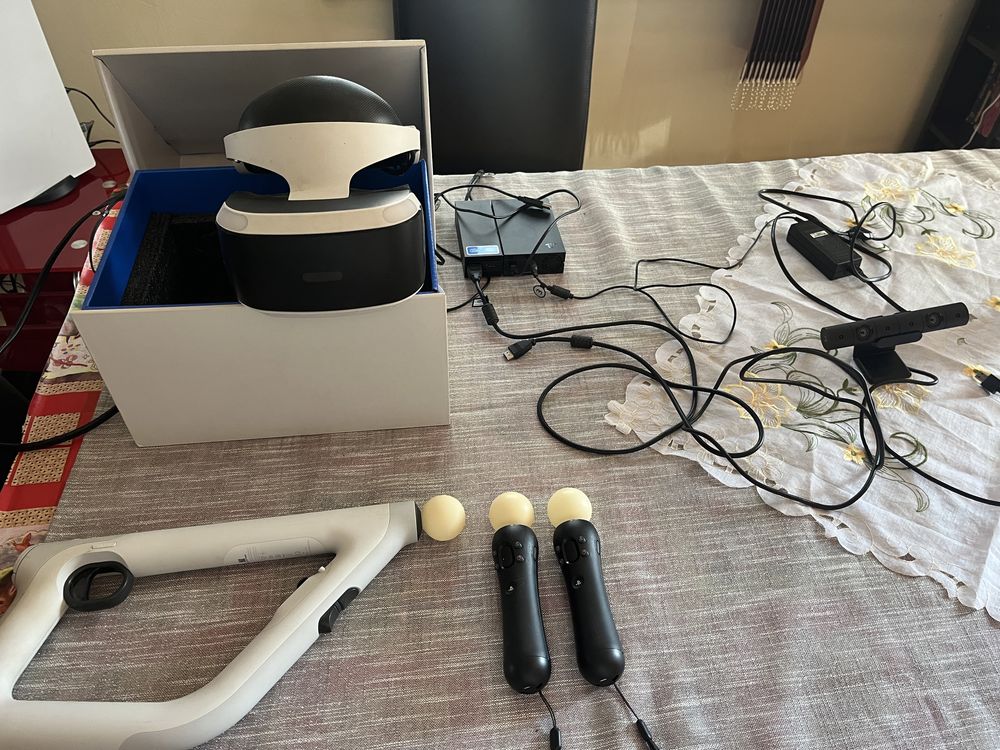 Vând PlayStation VR