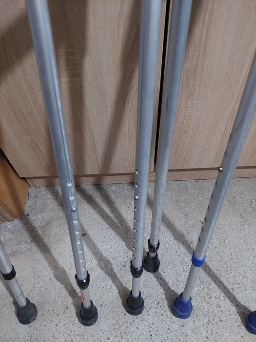 Carja,carje medicale reglabile pe inaltime