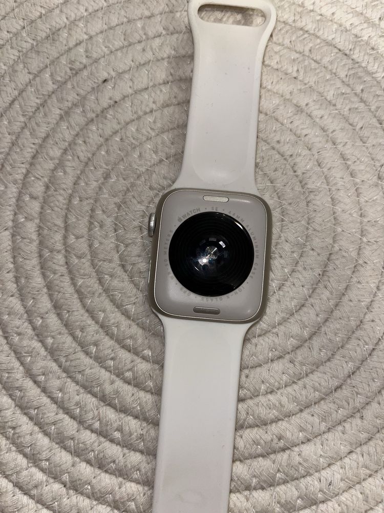 Apple Watch SE (GPS) (2nd Gen) 44mm