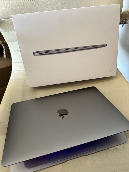 Laptop Apple MacBook Air 13-inch, True Tone, procesor Apple M1