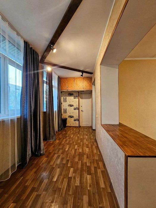 Венгерская аэропорт 3/3/4 77 серия 74м² кирпич