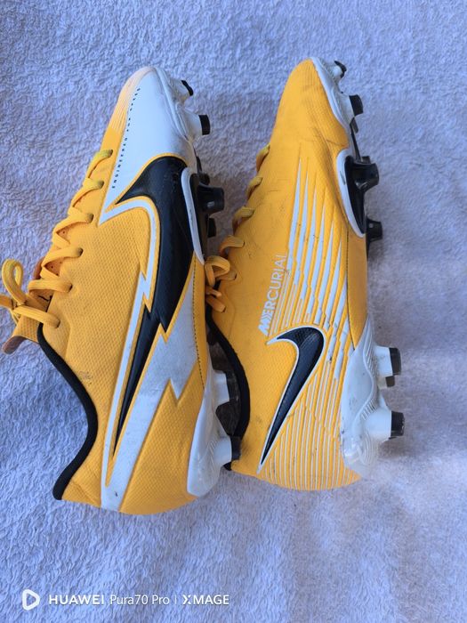 Детски бутонки nike номер 35.5 стелка 22.5