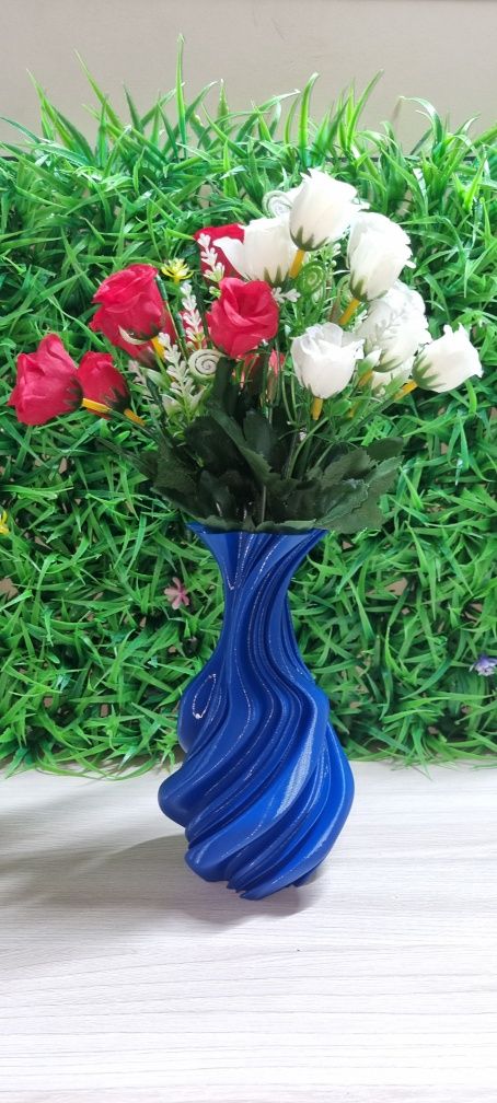 Декор вазы из пластика